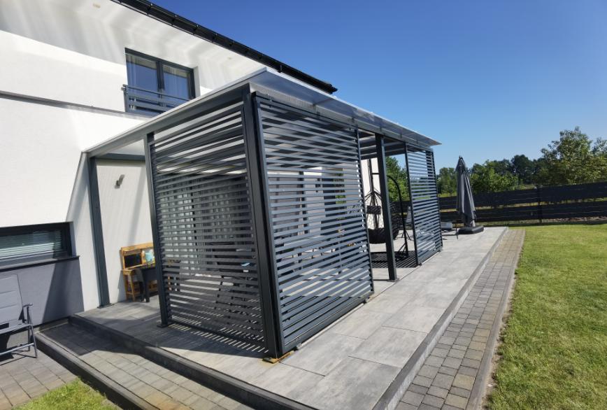 Zadaszenie z osłonami bocznymi